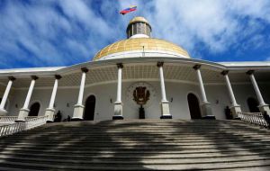 the National Assembly, controlled by an opposition majotiry announced that it will declare null the issue of the petro because it violates Article 3 of the Hydrocarbons Law in the constitution.