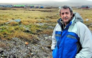 The Argentine Senate Foreign Affairs committee is chaired by Julio Cobos, who visited the Falkland Islands in June 2014 