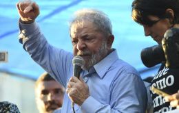 Lula spent the night at the São Bernardo do Campo Metalworker's Union in the company of his sons, friends and party leaders