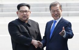 After the talks at the border, Mr. Kim and Mr. Moon also agreed to push towards turning the armistice that ended the Korean War in 1953 into a peace treaty