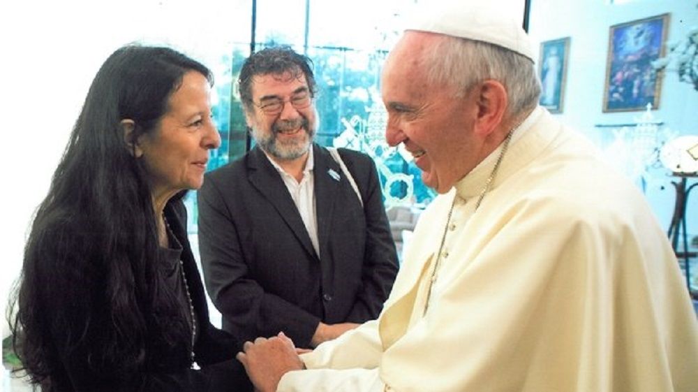 El saludo del Papa estuvo dirigido a Ana MarÃ­a Careaga, hija de una de las fundadoras de la asociaciÃ³n, Esther Ballestrino de Careaga