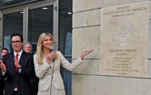 Ivanka Trump, unveiled the seal of the embassy, and her husband, Jared Kushner, said in his address: “When President Trump makes a promise he keeps it.”