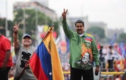 At Maduro's closing campaign in central Caracas, Maradona surprised the crowd by dancing a catchy reggaeton song while waving a Venezuelan flag