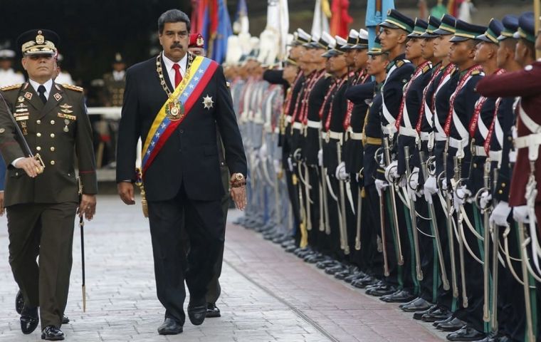 President Maduro ordered the military high command that the Armed Forces must sign a document of “loyalty” to the regime.
