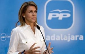 Maria Dolores de Cospedal, the secretary general of the PP, denied persistent rumors that Mr. Rajoy would resign ahead of the vote