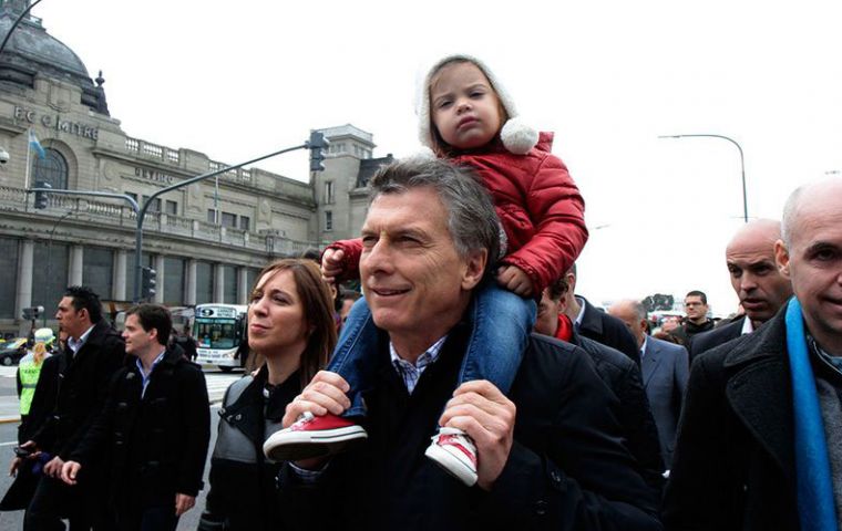 President Mauricio Macri although he has declared himself “pro life”, last March he supported the initiative calling for “a mature and responsible debate”