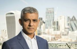 London Mayor Sadiq Khan told MPs that major job losses can be expected in the capital if UK allows service industries to “fall off a cliff edge” after Brexit