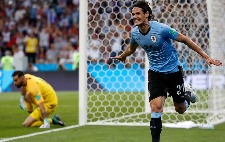 Uruguay defeated Portugal 2-1 thanks to two goals by Edison Cavani who had to retire due to an injury
