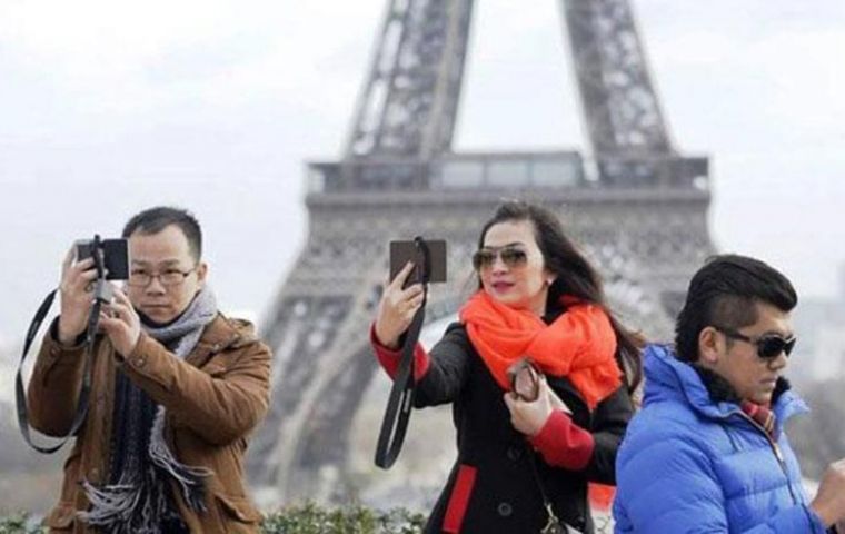 New customized Chinese travelers are ready to pay more for the chance, to stay in a glass igloo in Finland or propose to their partner in front of the Eiffel Tower