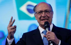 Geraldo Alckmin, a center-right establishment politician backed by a broad centrist coalition, has only 4.9% of voting intentions, according to CNT/MDA