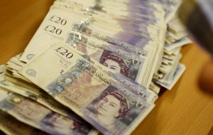 The British currency rallied across the board, rising more than one percent to US$ 1.3052, its highest level in five weeks