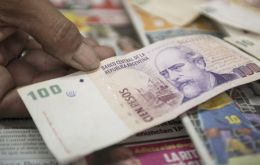 The currency weakened 1.48% on Tuesday, falling to 38.74 Pesos to the US dollar, with the Central bank supporting the currency with US$ 55 million