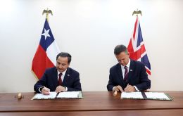 Letter of Agreement in cyber defense was signed by Chilean Deputy Defense Secretary Cristián de la Maza and UK Armed forces minister Mark Lancaster 