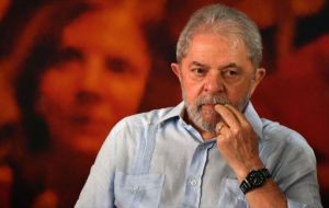 “Lula is not going to abandon the defense of his innocence. He's the first to say: 'I don't want favors”, Haddad told CBN radio and the G1 website.