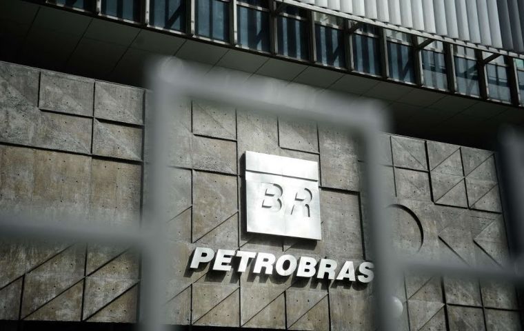 Authorities in the US - where Petrobras is listed on the stock exchange - agreed not to prosecute in exchange for the remainder of the funds.