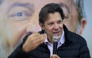 The campaign is conducted by Mr. Lula, giving instructions to a puppet by the name of Haddad, whose incompetence prevented him from reelection as mayor
