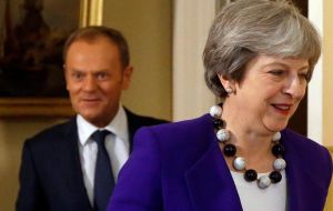 The prime minister told her cabinet a deal was within reach if the government “stand together and stand firm”.