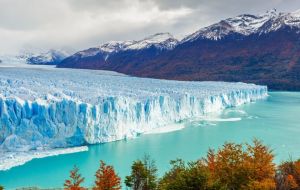 The Patagonian glaciers provide some of the area's most spectacular scenery. The Chilean-Argentine border stretches nearly 5,000 kilometers in total