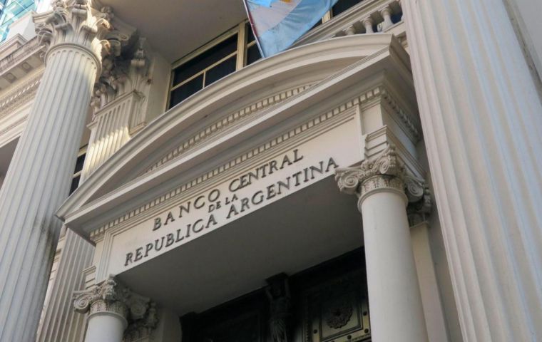 The central bank sold 110.929bn pesos (about US$ 3 billion) worth of the seven-day notes on Tuesday with an average annual interest rate of 71.392%, traders said
