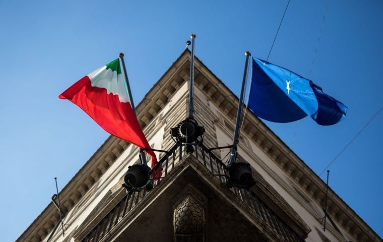 Italy's governing populist parties have vowed to push ahead with campaign promises including a minimum income for the unemployed