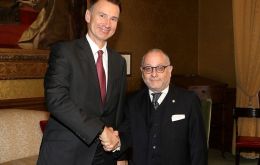 Minister Jorge Faurie and Foreign Secretary Jeremy Hunt (Argentine Chancellery)