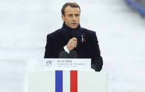 In a speech lasting nearly 20 minutes, the French leader called on fellow leaders to ”fight for peace