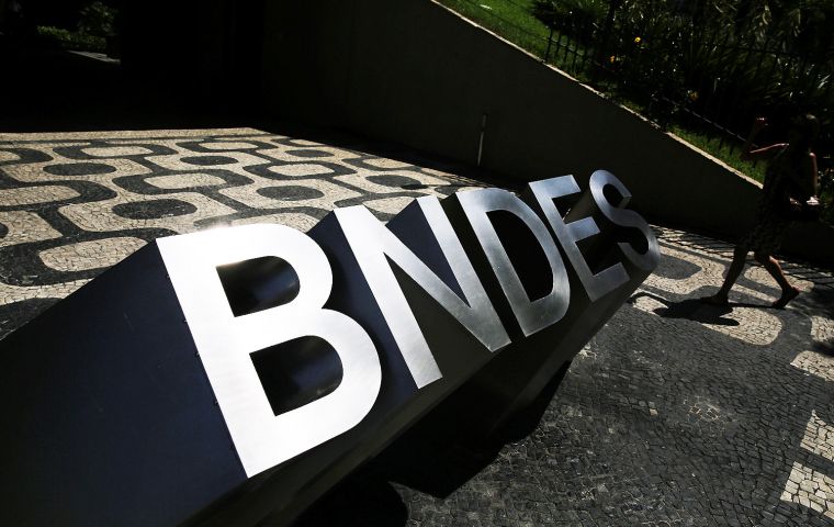 BNDES has 260 billion dollars of debts with the treasury, Estado said, and it is currently scheduled to pay back 26 billion reais next year