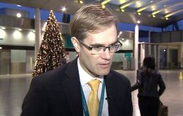  Gatwick Operating Officer Chris Woodroofe said there is currently no commercially available equipment he could put in place to neutralize the threat