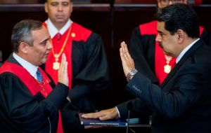Nicolás Maduro swore in the presidency for the 2019-2015 government period in front of the Supreme Court of Justice (TSJ), when the constitution of that country dictates that it is before Parliament t