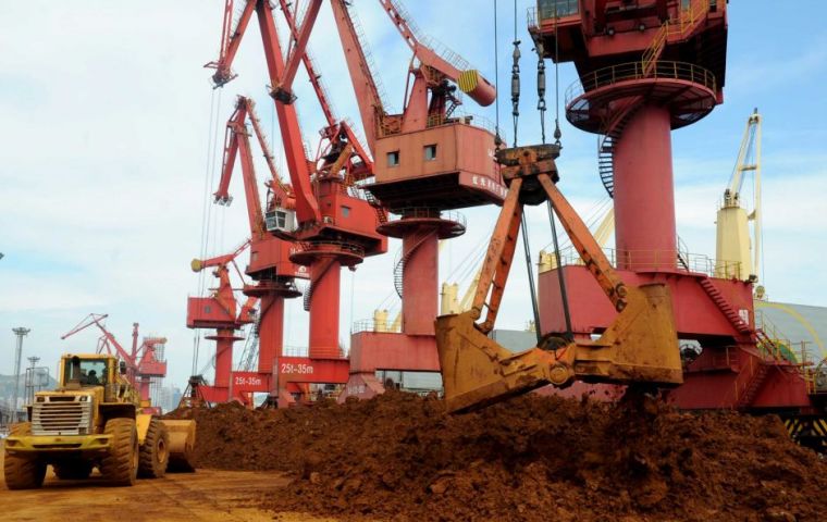 The most-active iron ore futures for May delivery on the Dalian Commodity Exchange hit a record of 652 yuan (US$ 96.26) a ton 