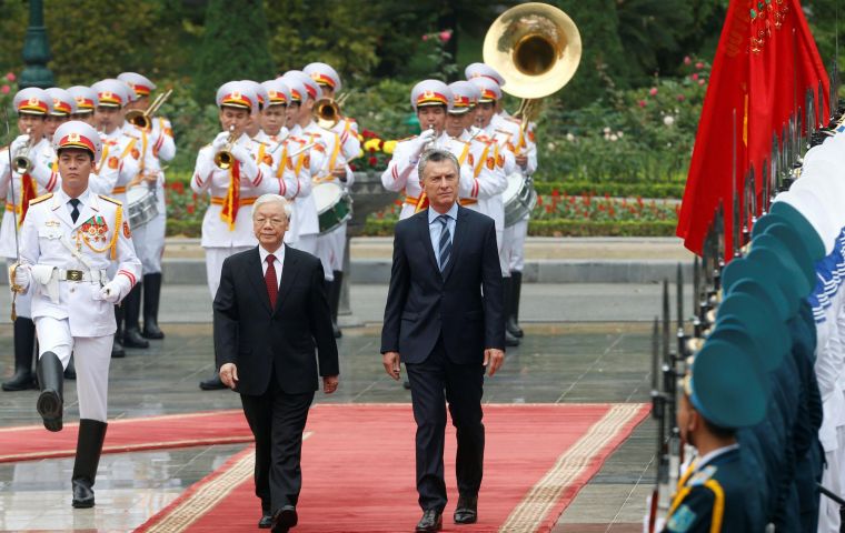 President Macri said Vietnam was Argentina's fifth largest global trade partner and second largest in Asia, and expressed his admiration for Vietnam’s dynamism 