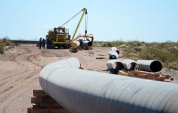 Pipeline construction contracts valued at up to US$1.8 billion to transport natural gas from Vaca Muerta to Buenos Aires, announced Minister Gustavo Lopetegui<br />
