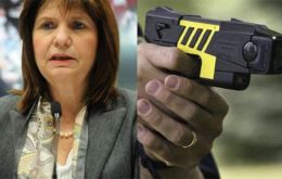 Security Minister Patricia Bullrich said the new tools would give officers “an additional tactical option in lieu of firearms”.<br />
