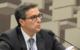 In a presentation to lawmakers, Campos Neto warned, that risk premia and inflation could rise if the government’s economic reform process is derailed.