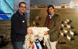 Falklands Adam Dawes, Senior Agricultural Advisor with Dr. Gonzalo Valdes, ARU Vice-president. Photo: Sebastián Astorga