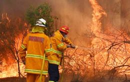 Fires in northern New South Wales (NSW) and Queensland over the weekend killed three people an d destroyed more than 150 homes.