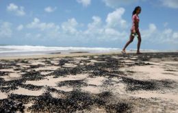  A small quantity of oil was found far from the region's most famous beaches, in the sand in the town of Sao Joao da Barra, as the spill moves southward.