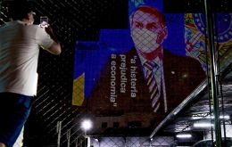 A signboard with the figure of Jair Bolsonaro and the inscription “Hysteria hurts economy” over him.