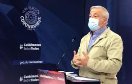 “If we do not win the battle in Santiago, we can lose the war against the coronavirus,” warned Health Minister Jaime Manalich.