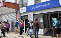 The COVID-19 has left almost 100,000 refugees and migrants without work. The employment rate for Peruvians and Colombians was 22.9% and 35% respectively