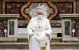 Francis wore a white mask during the service at the Basilica of Santa Maria; previously he wore masks only in a car taking him to his audiences in the Vatican.
