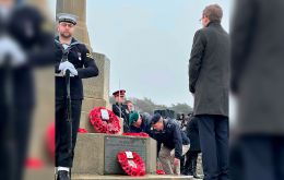 MLA Ford at the Cross of Sacrifice while Falklands Veterans lay flower wreaths 