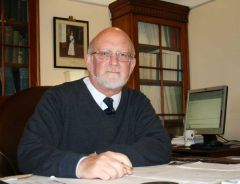 HE Gov Huckle offered forensic and DNA test of remains