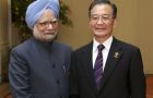 Prime Minister Manmohan Singh and Chinese Premier Wen Jiabao: 2.5 billion shake hands