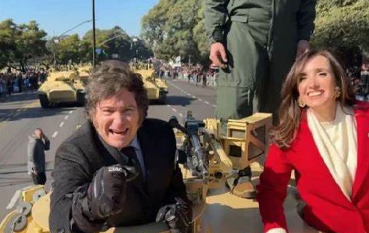 Milei and Villarruel ride a newly-refurbished Argentine tank