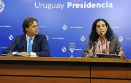 The Ministry of Economy, led by Azucena Arbeleche (right), has explained that the unexpected drop in inflation, which ended 2023 at 5.1%, impacted fiscal revenues, particularly VAT collection