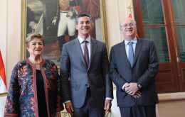 Goldfajn (R) and Georgieva (L) highlighted Paraguay's progress after meeting with President Peña