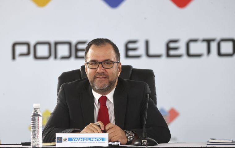 Gil stated that Venezuela would withdraw its diplomatic personnel from these countries and demanded their representatives leave Venezuelan territory immediately.