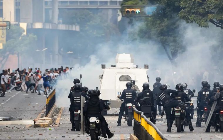 Maduro held González Urrutia responsible for the violence