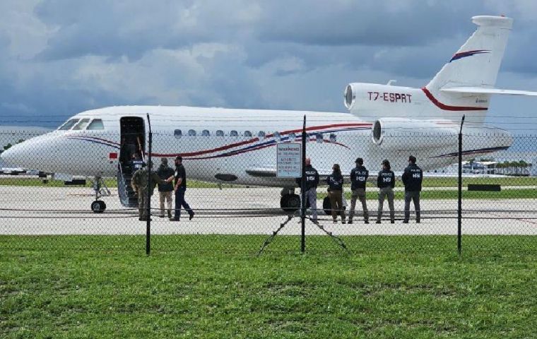 Maduro's Dassault Falcon 900EX can seat up to 16 people 